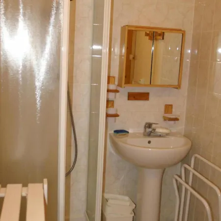 Confortable 2 Pieces Cabine Au Pied Des Pistes - Fr-1-557-93 Les Adrets